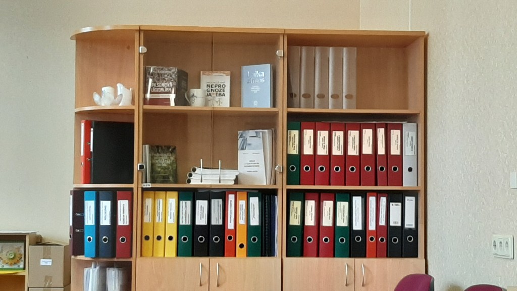 How To Organize Your&nbsp;Bookshelf